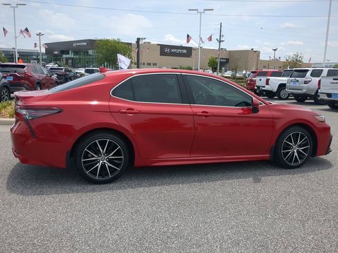 Used 2021 Toyota Camry SE image 13