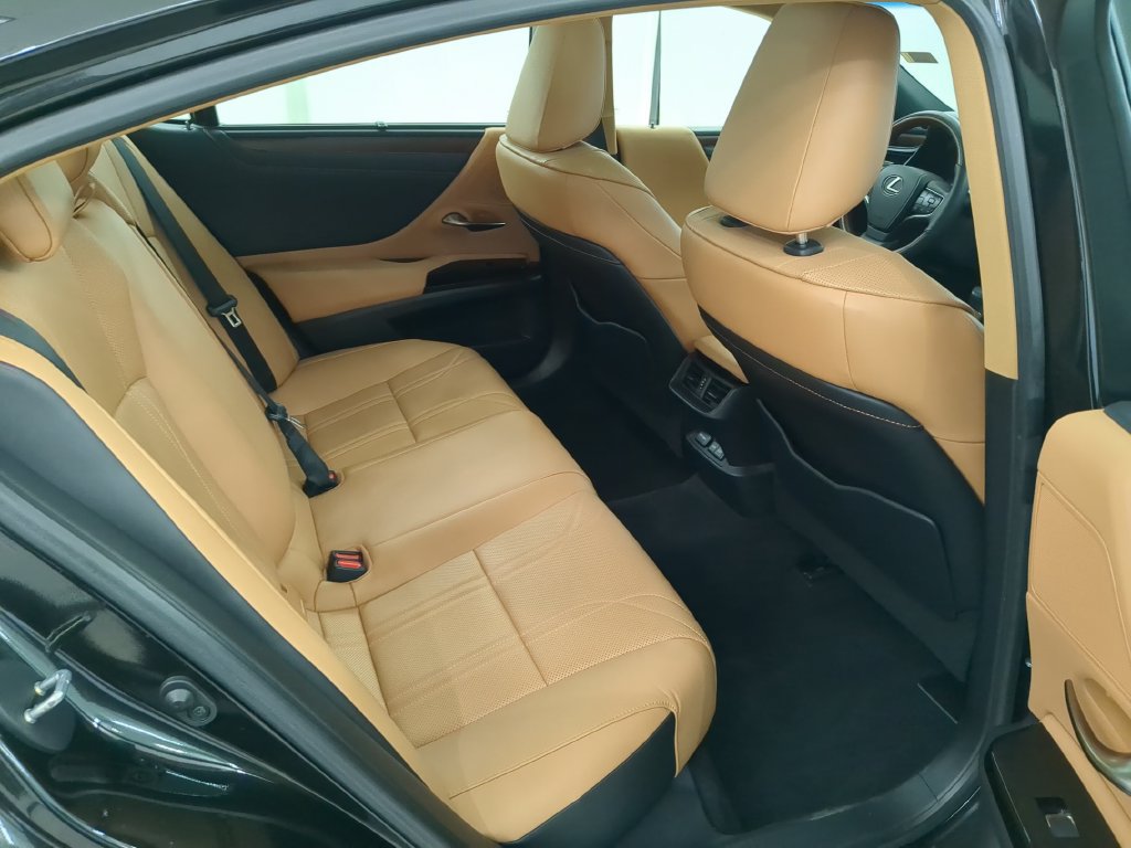 Used 2023 Lexus ES 350 Ultra Luxury w/ Accessory Package (Z2) FWD image 33