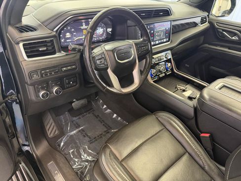 Used 2022 GMC Yukon XL Denali w/ Denali Ultimate Package AWD/4WD image 16