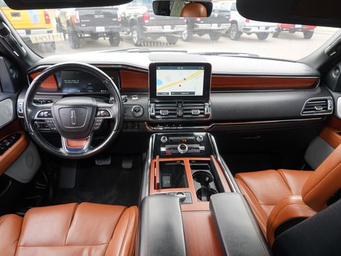 Used 2020 Lincoln Navigator Reserve w/ Luxury Package image 28