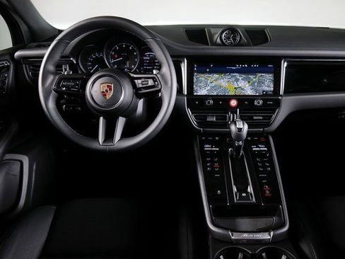 Used 2023 Porsche Macan image 11