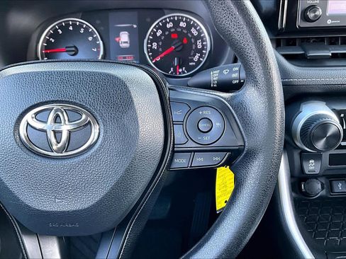 Used 2021 Toyota RAV4 LE image 19