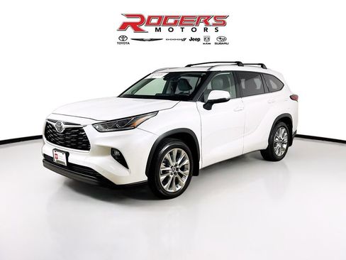 Certified 2022 Toyota Highlander Limited image 3