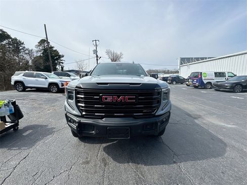 Used 2024 GMC Sierra 1500 AT4X image 3