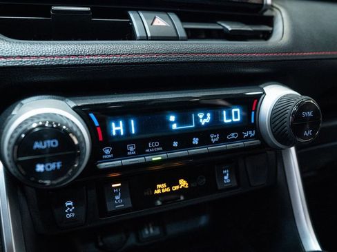 Used 2024 Toyota RAV4 SE w/ Weather & Moonroof Package image 26