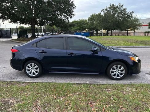 Used 2021 Toyota Corolla LE image 6