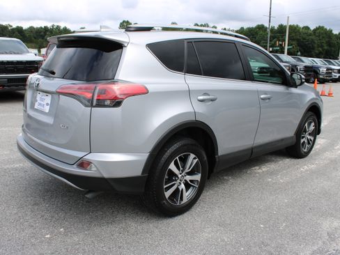 Used 2017 Toyota RAV4 XLE FWD image 6