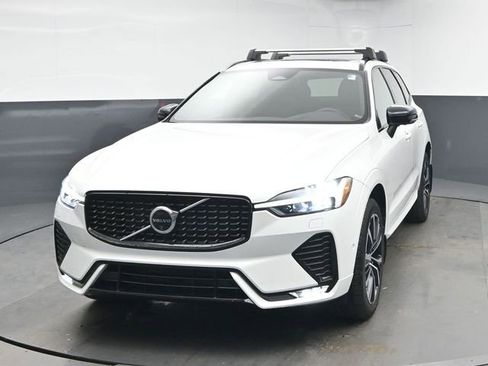 Used 2024 Volvo XC60 B5 Plus w/ Climate Package image 3