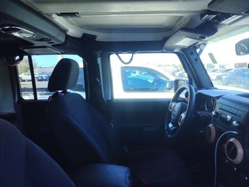 Used 2016 Jeep Wrangler Unlimited Sport image 10