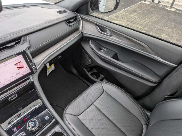 New 2026 Jeep Grand Cherokee Limited w/ Luxury Tech Group II AWD/4WD image 19