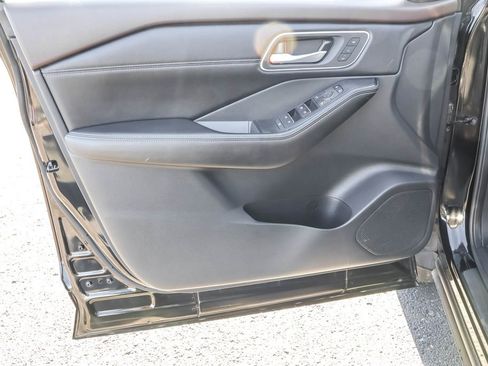 Used 2021 Nissan Rogue Platinum image 27