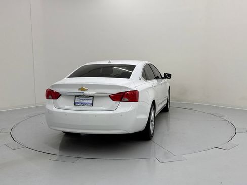 Used 2014 Chevrolet Impala LT w/ Convenience Package image 5