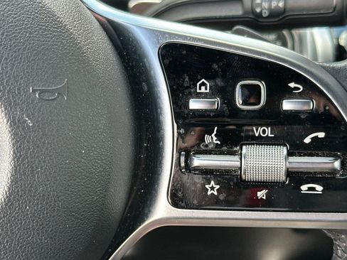 Used 2023 Mercedes-Benz GLB 250 4MATIC image 37