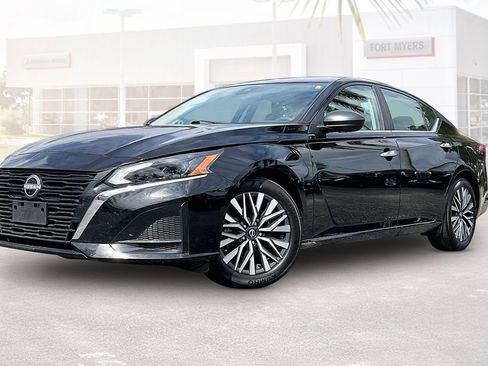 Used 2025 Nissan Altima 2.5 SV FWD image 28