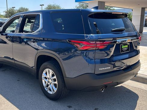 Used 2022 Chevrolet Traverse LS FWD image 6