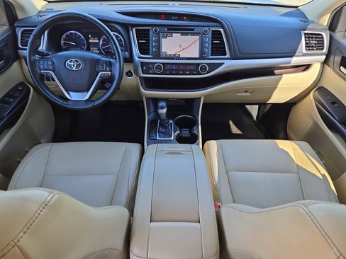 Used 2019 Toyota Highlander XLE image 19