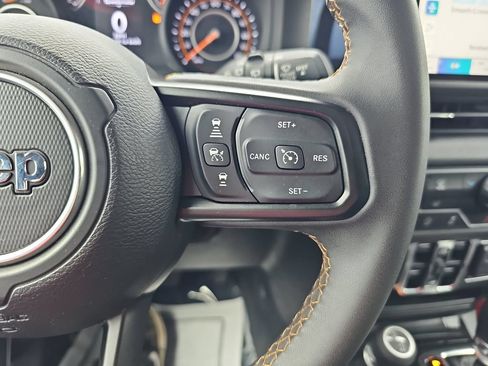 Used 2024 Jeep Wrangler Unlimited Sport AWD/4WD image 18