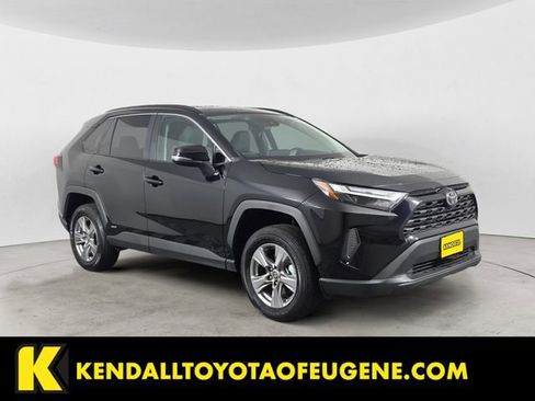 Used 2025 Toyota RAV4 XLE image 7