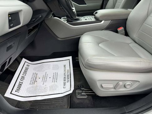 Used 2021 Toyota Highlander XLE AWD/4WD image 15