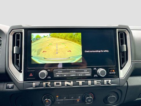 Used 2025 Nissan Frontier SV w/ Tow Package RWD image 13