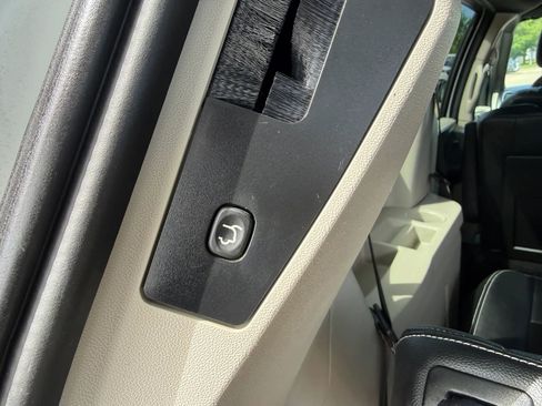 Used 2017 Dodge Grand Caravan SXT FWD image 15