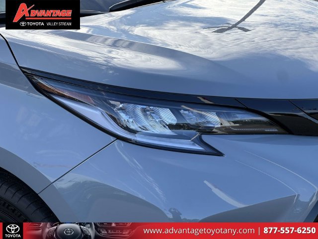 Used 2026 Toyota Sienna XSE FWD image 12