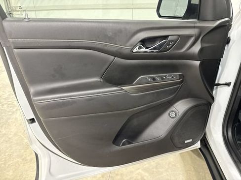 Used 2020 GMC Acadia SLT w/ LPO, Floor Liner Package FWD image 22