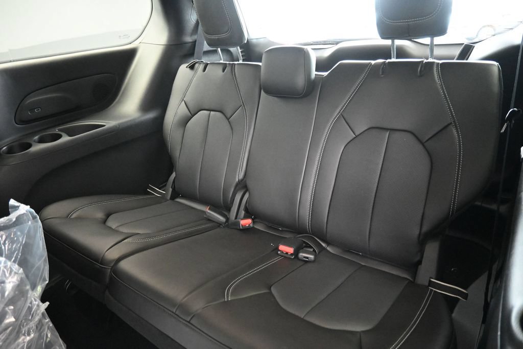 New 2027 Chrysler Pacifica Select w/ Family Tech Group FWD image 12