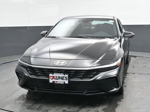New 2026 Hyundai Elantra SEL Sport Premium FWD image 3