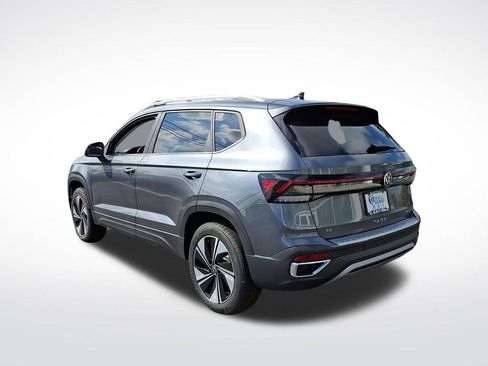 New 2025 Volkswagen Taos SE image 5