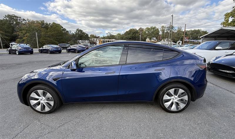 Used 2023 Tesla Model Y AWD image 2