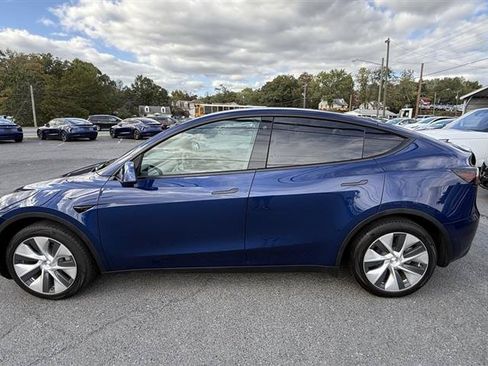 Used 2023 Tesla Model Y Long Range AWD/4WD image 2