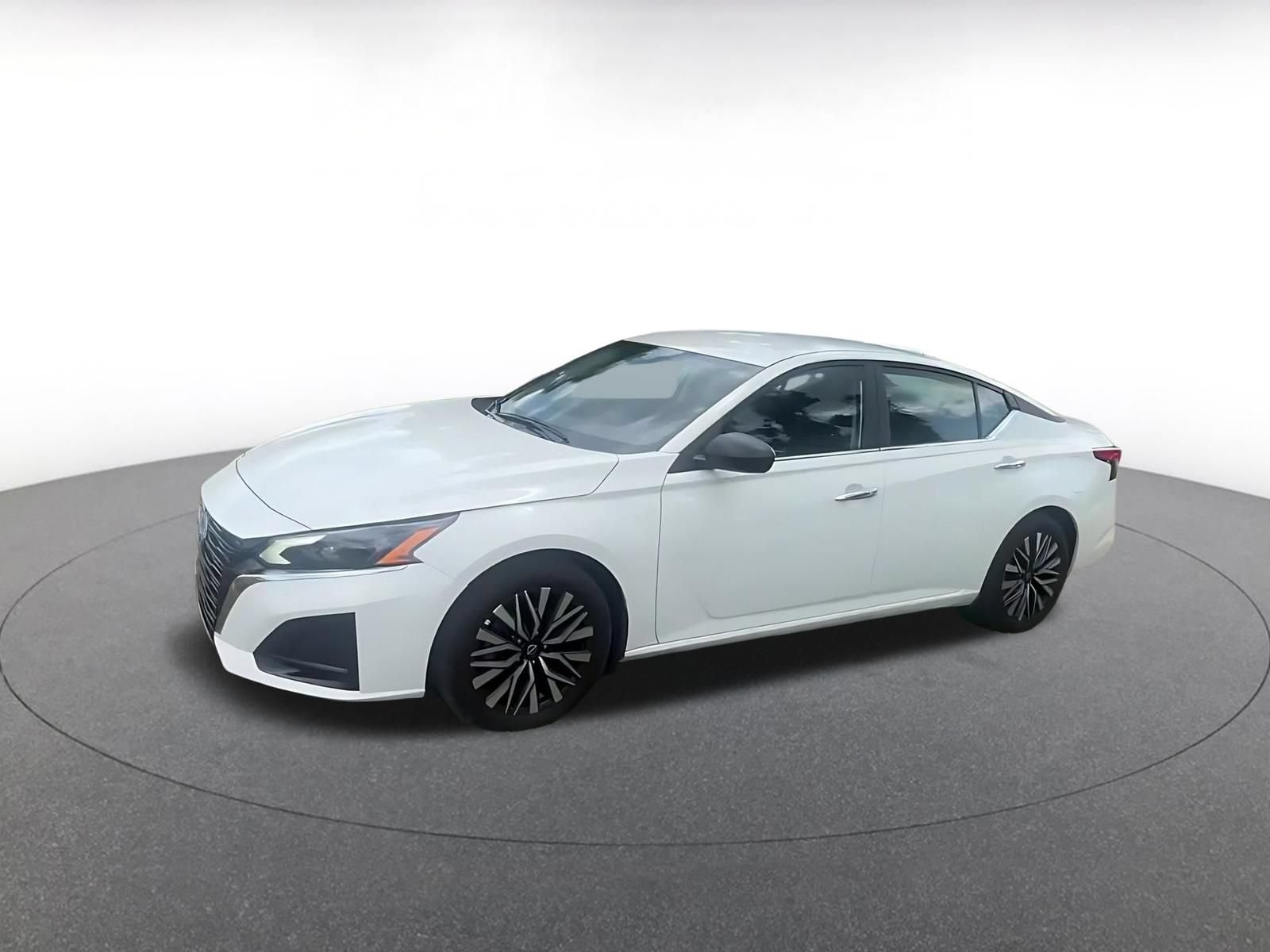 Used 2025 Nissan Altima 2.5 SV FWD image 7