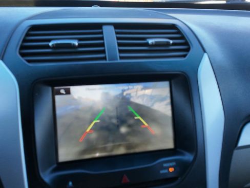 Used 2015 Ford Explorer XLT w/ Equipment Group 202A image 14