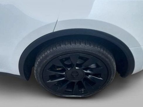 Used 2023 Tesla Model Y Long Range AWD/4WD image 11