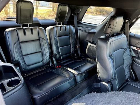 Used 2017 Ford Explorer Platinum image 28