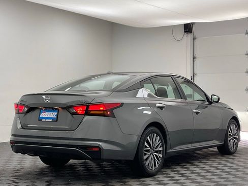 Used 2023 Nissan Altima 2.5 SV FWD image 6