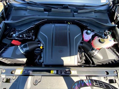 New 2025 Land Rover Range Rover SE image 12