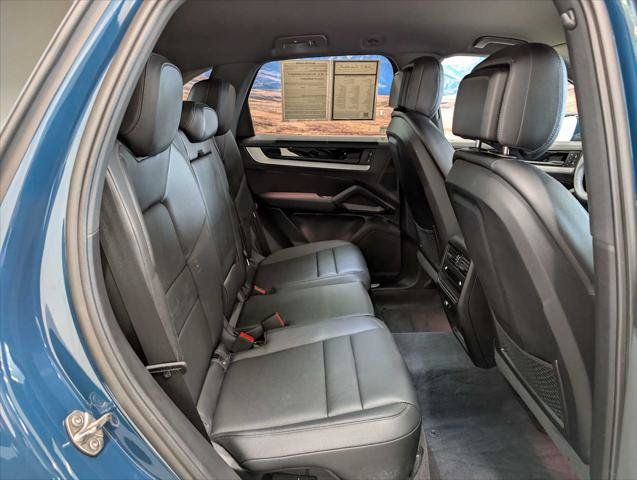 Used 2025 Porsche Cayenne AWD/4WD image 14
