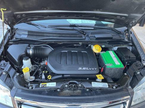 Used 2015 Chrysler Town & Country LX FWD image 50