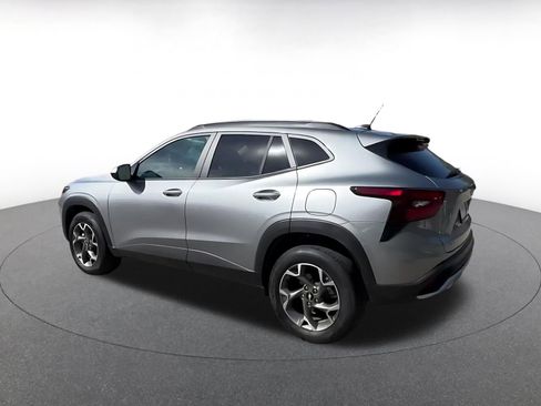 Used 2025 Chevrolet Trax LT w/ LT Convenience Package image 10