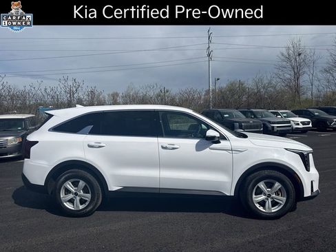 Certified 2025 Kia Sorento LX image 1
