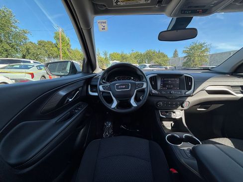 Used 2024 GMC Terrain SLE image 33