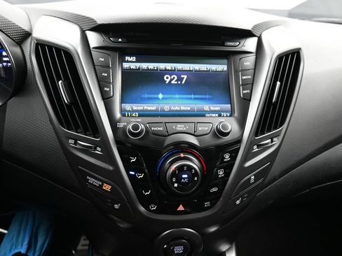 Used 2015 Hyundai Veloster Turbo FWD image 17