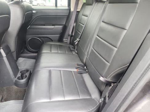 Used 2016 Jeep Patriot High Altitude FWD image 33