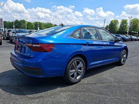 Certified 2023 Volkswagen Jetta SE FWD image 8