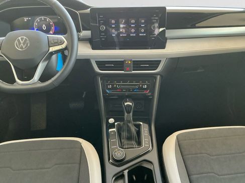 New 2025 Volkswagen Taos SE image 11