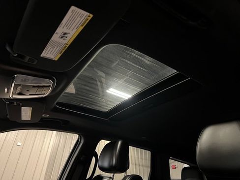 Used 2022 Jeep Grand Cherokee Limited image 46