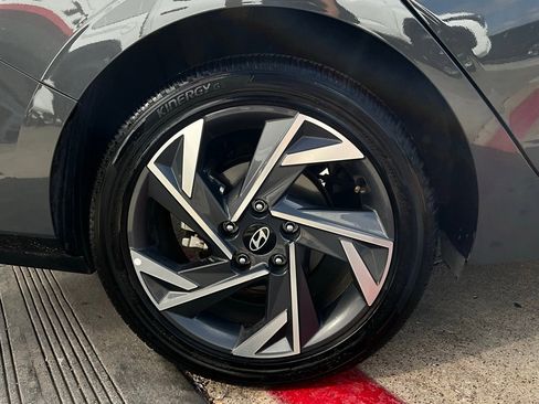 Used 2025 Hyundai Elantra SEL image 9