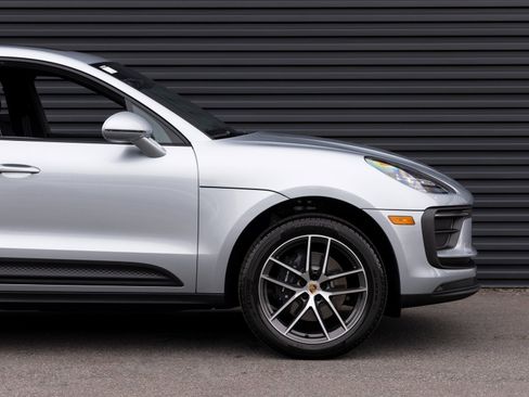 Used 2025 Porsche Macan image 9